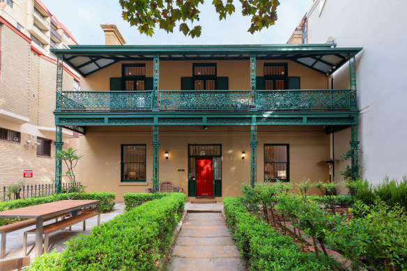 Carara is an 1880s-built house in Potts Point that was saved by the green bans of the 1970s.