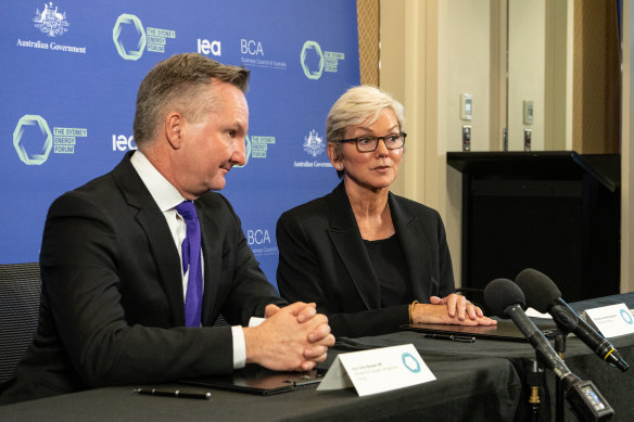 Federal Energy Minister Chris Bowen and US Energy Secretary Jennifer Granholm speak in Sydney on July 12, 2022.