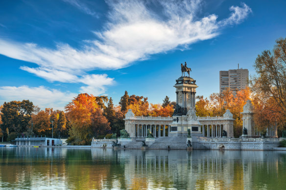 Autumn foliage in Madrid’s beautiful El Retiro Park.