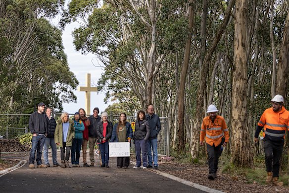 VNPA campaigner Ben Gill, Macedon Ranges Shire councillors and members of the community at the site on Wednesday.