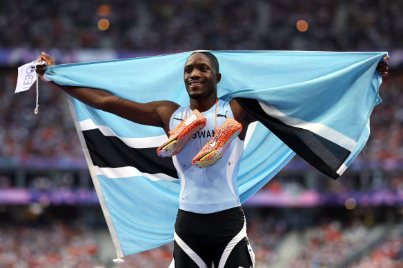 Letsile Tebogo celebrates his Olympic victory.