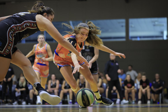 Anneli Maley in action with the Spirit in the WNBL before her move to Chicago.