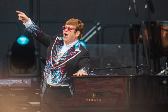 Elton John says goodbye to Melbourne in an emotional stop on his farewell tour.