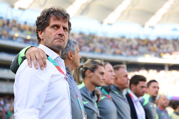 Montemurro durante o hino nacional.