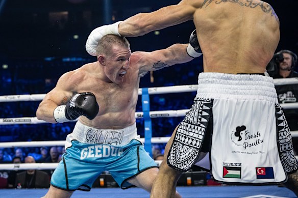 Gallen scores to the body.