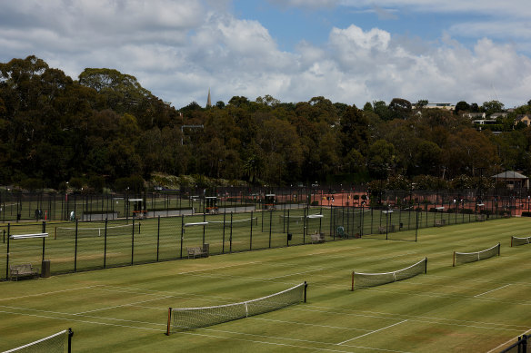 A powerful group of Kooyong Lawn Tennis Club members is demanding answers from the board.
