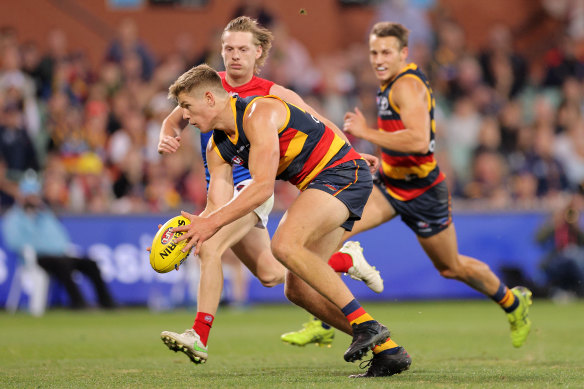 Nick Murray of the Crows handballs in the final seconds of Adelaide’s round 10 match against the Demons. 