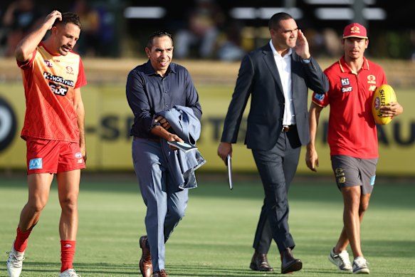Ben Long, Eddie Betts, Shaun Burgoyne e Daniel Rioli em uma partida em Darwin no ano passado.