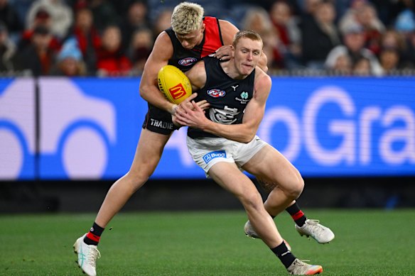Nate Caddy of the Bombers and Harry Dean of the Blues compete for the ball.