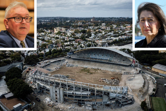 The demolition of Allianz Stadium at Moore Park in April 2019 with NSW Arts Minister Don Harwin and NSW Premier Gladys Berejiklian (insets). 