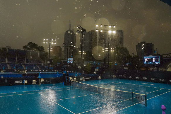 Heavy rain falls on Wednesday at Melbourne Park. Smoke and rain have affected qualifying.