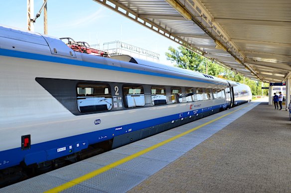 O Chopin oferece uma maneira confortável de viajar da Polônia à Hungria, com vista para o Danúbio ao longo do caminho.