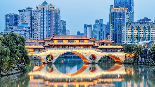 Hotéis em cidades secundárias como Chengdu são mais baratos que Xangai ou Pequim.