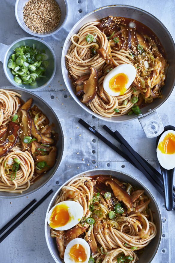 Nouilles udon épicées aux shiitake et noix de cajou – Not parisienne