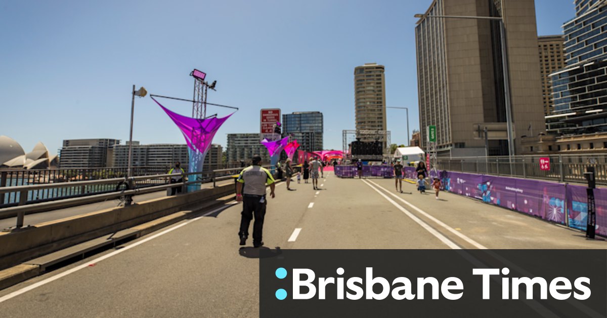 'Less than capacity': Crowds bail on Sydney street party as Omicron spreads - Vimarsana News