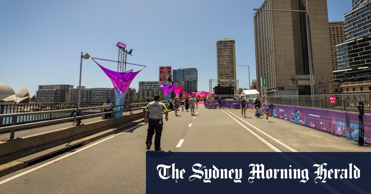 'Less than capacity': Crowds bail on Sydney street party as Omicron spreads - Vimarsana News