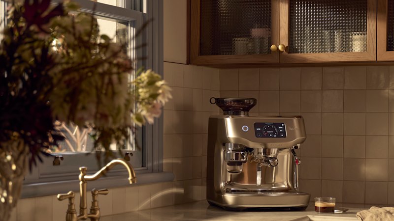 Semi-automatic coffee machine strikes the perfect balance