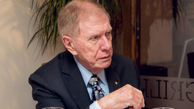 Michael Kirby says dual citizens should be allowed in Parliament