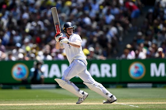 Zak Crawley preparou a perseguição bem-sucedida da Inglaterra no MCG.