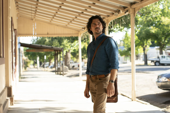 Luke Arnold plays burnt-out Sydney Morning Herald journalist Martin Scarsden in <i>Scrublands.