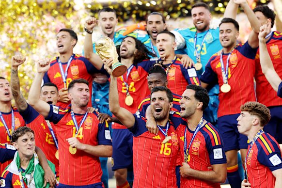 Rodri lifts the trophy as Spain celebrate their World Cup win.