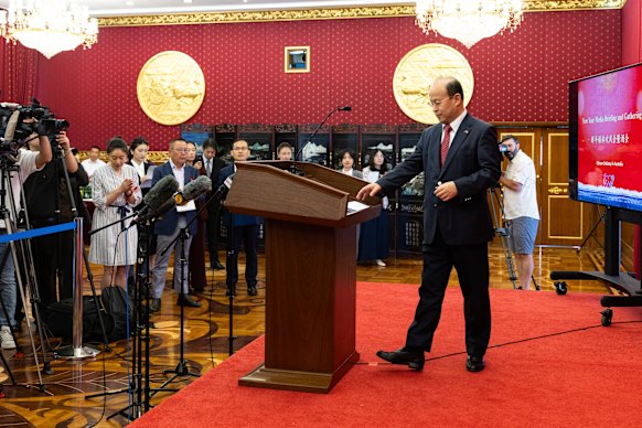 O Embaixador Chinês, Xiao Qian, dirigiu-se à imprensa numa conferência de imprensa anual no Dia de Ano Novo.