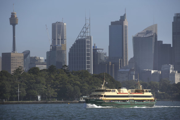 The Freshwater class Narrabeen sails to Manly from Circular Quay.
