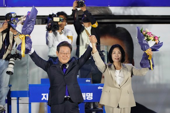 New president Lee Jae-myung and his wife, Kim Hea-Kyung, celebrate in front of the National Assembly on Wednesday.