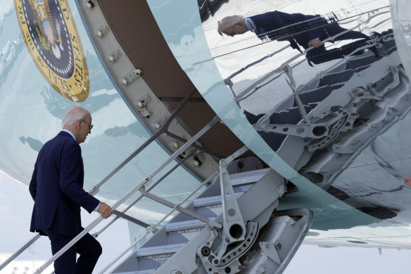 Biden boards Air Force One in Las Vegas after testing positive for COVID.