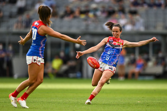 Daisy Pearce on her way to making history with the Demons in round nine. 