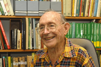 Alex Floyd was awarded the Medal of the Order of Australia (OAM) for his services to botany.