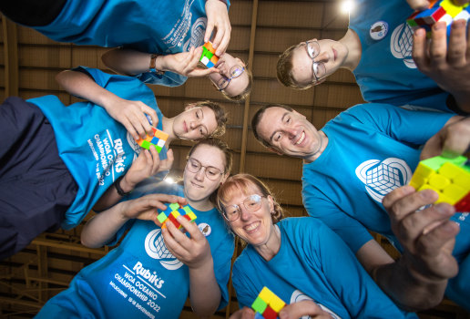 How to compete at a speedcubing competition 