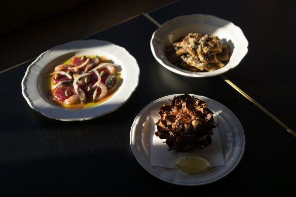 Carpaccio frutti di mare, Artichoke alla giudia and Paccheri with roo ragu at Fontana.