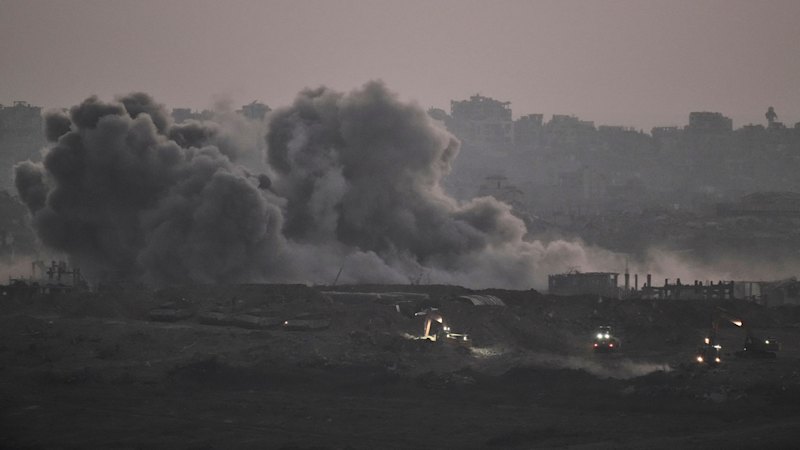 Five Israeli soldiers killed in Gaza bomb attack as Netanyahu and Trump discuss peace