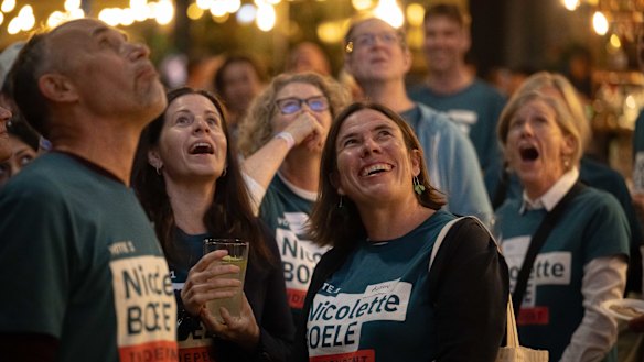 Supporters of independent Nicolette Boele on election night at the Buckle Cafe & Distillery in Artarmon.