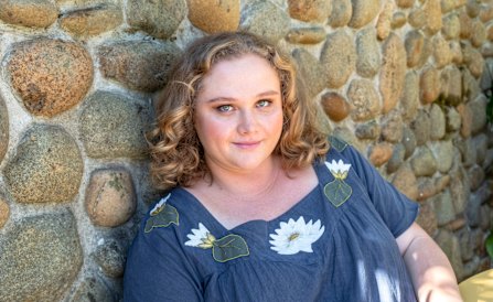 Danielle Macdonald stars as legendary Australian music journalist Lillian Roxon in the film I Am Woman. 