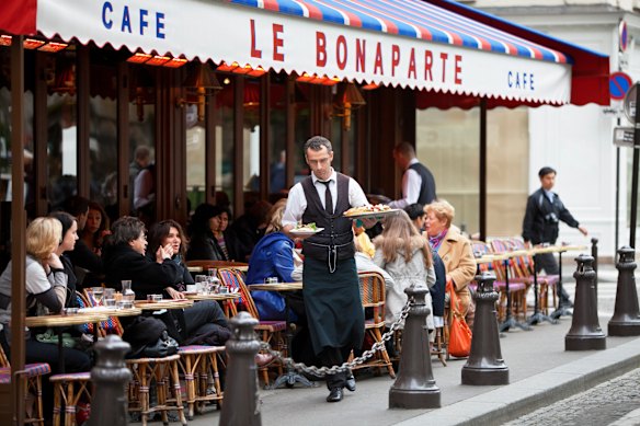 The average waiter in France isn’t necessarily aloof; they’re just leaving you in peace.