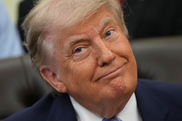 O presidente Donald Trump disse aos repórteres no Salão Oval que gostaria de comparecer ao casamento de seu filho, mas o momento era ruim.