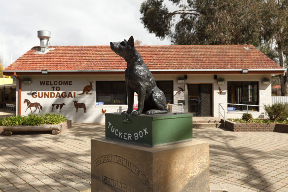 The Dog on the Tuckerbox located five miles from Gundagai.