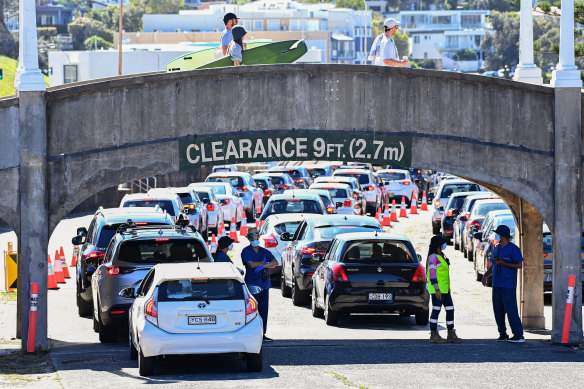 The queue for a COVID-19 test at the Bondi Beach drive-through.