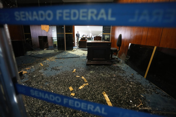 La oficina del presidente del Senado fue destruida por partidarios de Bolsonaro el día que asaltaron ambas cámaras del Congreso, así como la Corte Suprema y el Palacio del Planalto, que alberga la oficina presidencial.