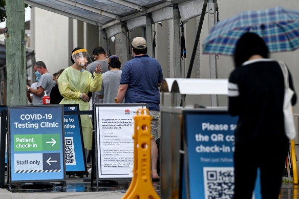 Sydneysiders line up for PCR tests at the RPA clinic in Camperdown on Sunday.