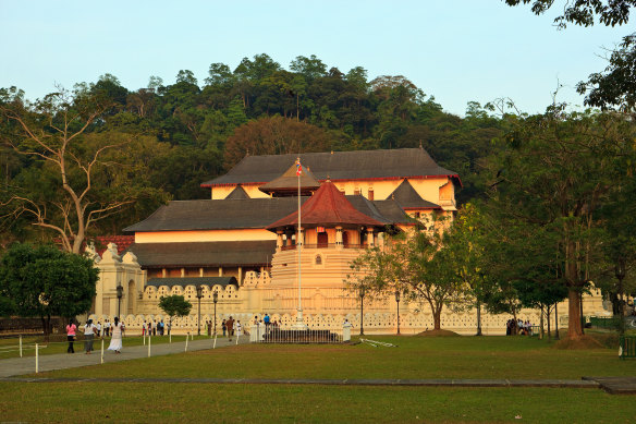 Temple of the Sacred Tooth Relic.