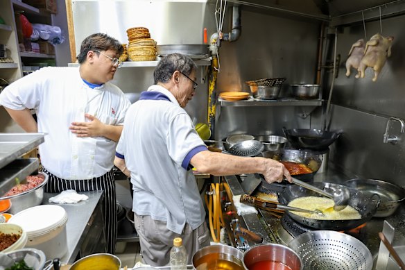 A Qantas chef left learns the secret to Fatty’s dishes.