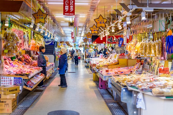 Enjoy breakfast and your own squid sashimi at the Morning Market. 