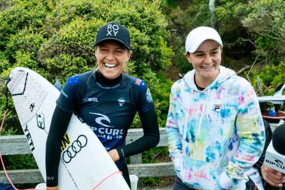 Stephanie Gilmore has a laugh with Ash Barty. 