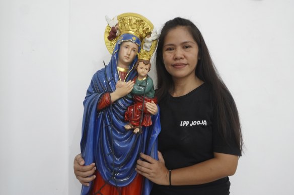Filipino death-row drug convict Mary Jane Veloso poses for a photo with a Mother Mary statue during a Christmas event at the Yogyakarta women’s prison in Gunung Kidul, Indonesia.
