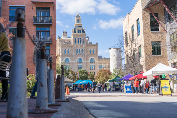 The historic Pearl comes alive on weekends with a farmers market.