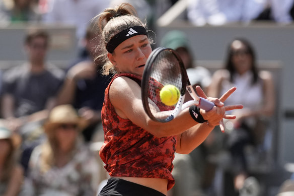 Karolina Muchova returns the ball to Aryna Sabalenka during their semi-final.