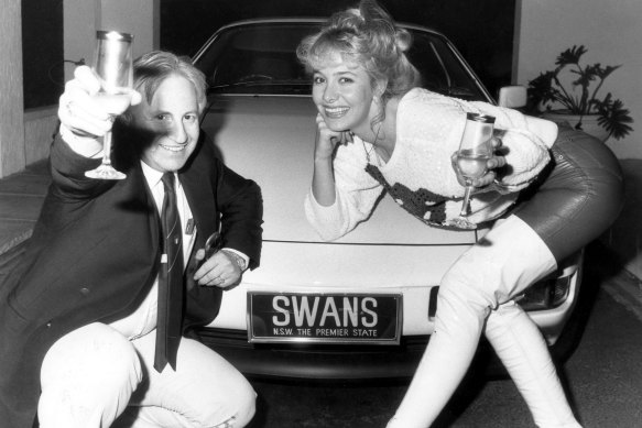 Geoffrey Edelsten and then wife Leanne celebrate his acquisition of the Sydney Swans in July 1985.